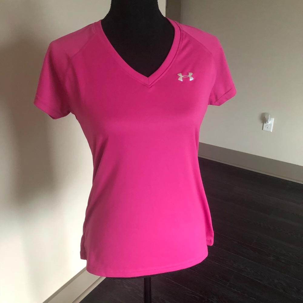 Under Armour semi fitted v-neck T-shirt Size Small